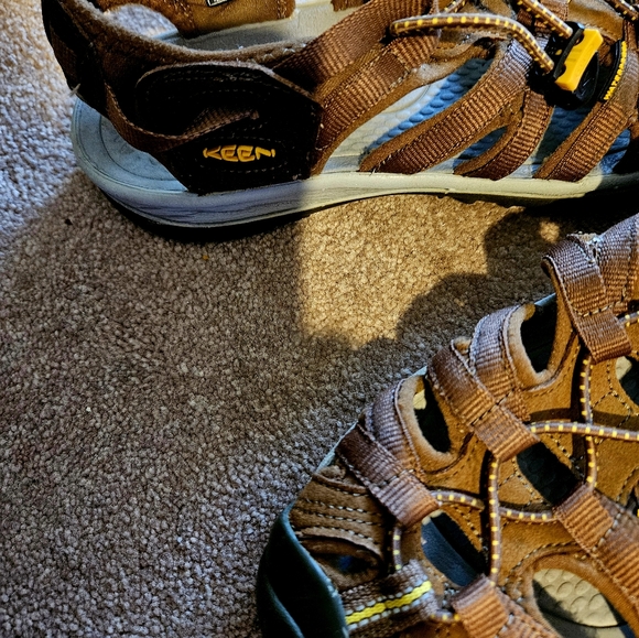 Keen Women Whisper Sandals (Preowned) - Picture 6 of 10